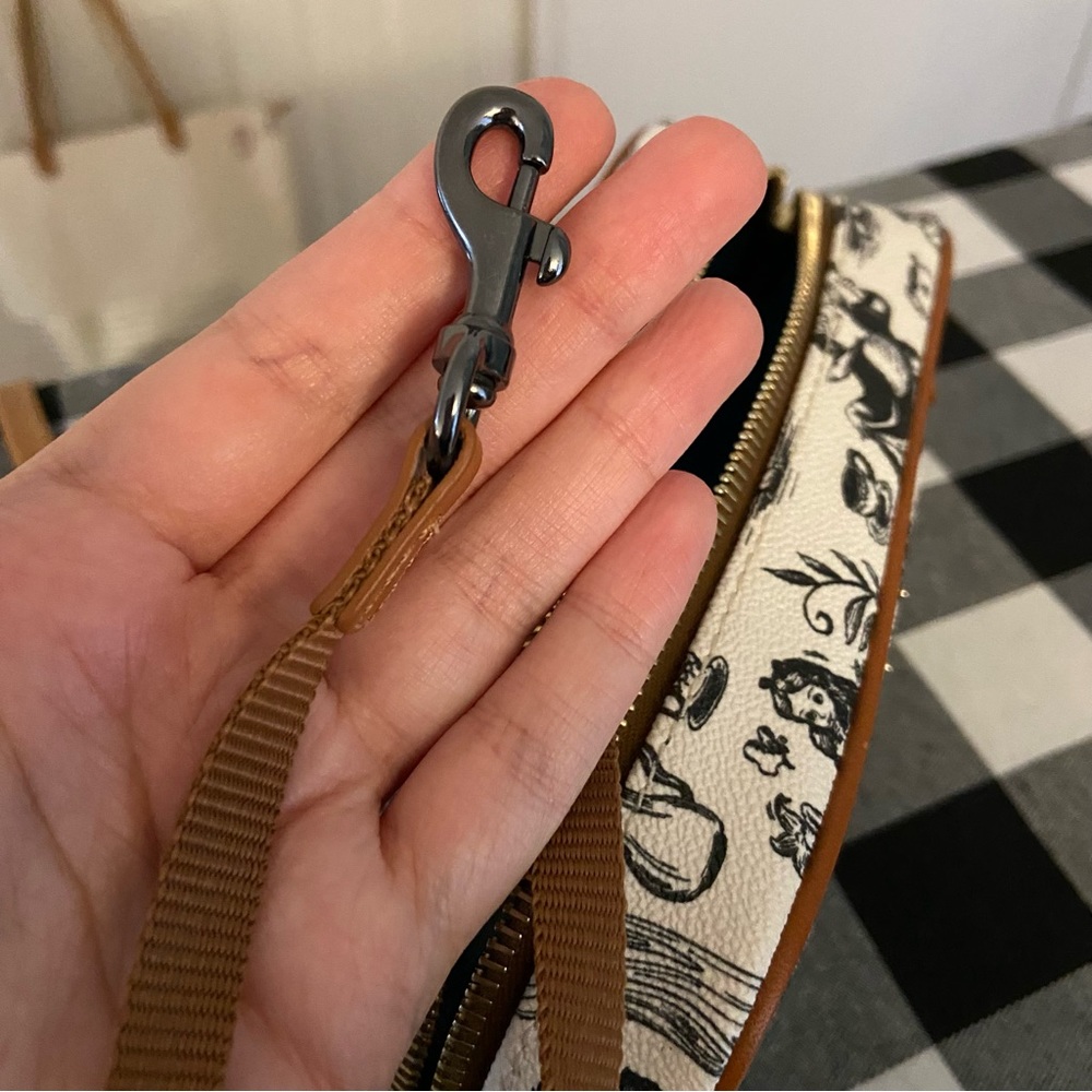 Alice in Wonderland 2022 Crossbody Bag - Picture 11 of 16